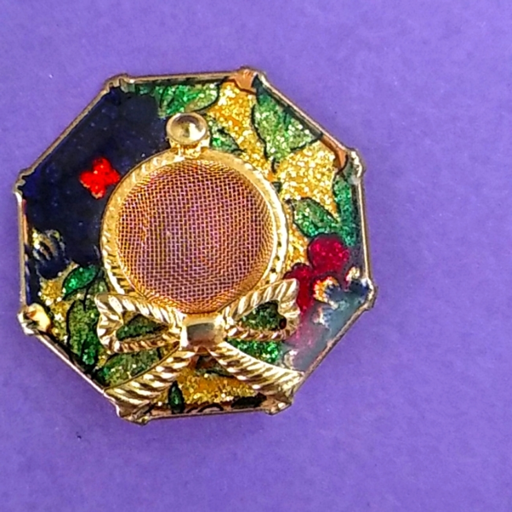 Christmas wreath pin